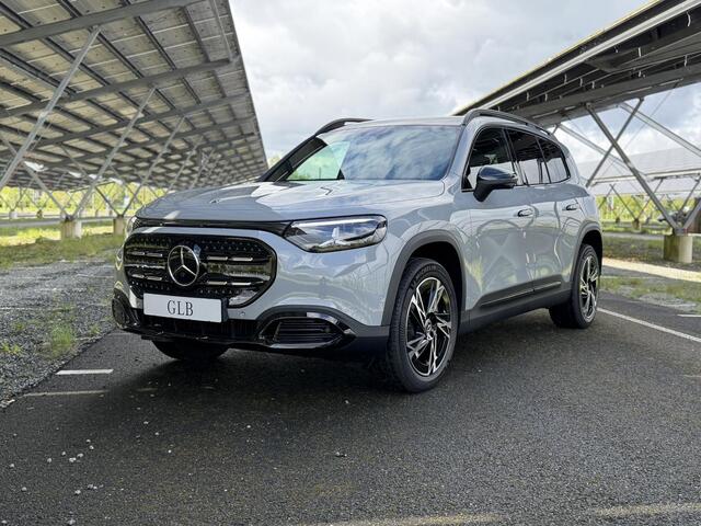 Mercedes-Benz GLB-Klasse 250+ Business Solution Luxury 7p. 85.5 kWh | Night | Trekhaak | Derde zitrij | Premium pakket | Parkeercamera | Sfeerverlichting |
