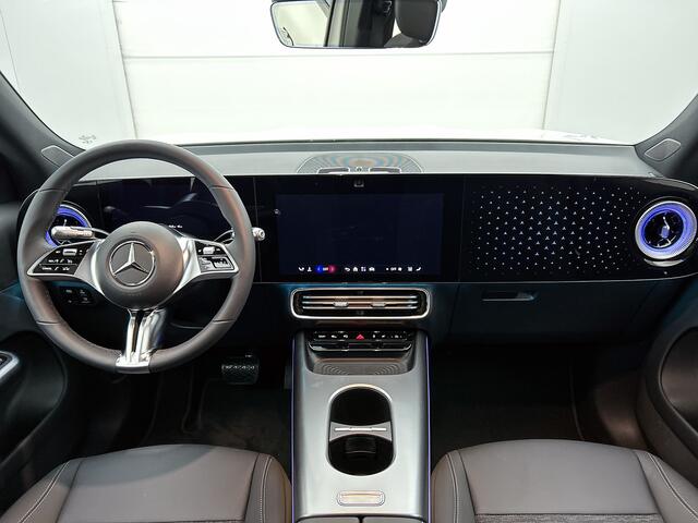 Mercedes-Benz GLB-Klasse 250+ Business Solution 85.5 kWh | Advanced Plus pakket | Winterpakket | Nightpakket | Parkeerpakket | Trekhaak | GUARD 360° | Vast panoramadak | 19" vijfspaaks lichtmetalen velgen |