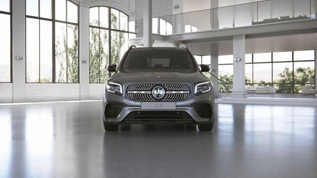 Mercedes-Benz GLB-Klasse 250 4MATIC Premium Plus | AMG | Night | Trekhaak | Panoramadak | Burmester | Memory | Multispaaks lichtmetalen velgen |
