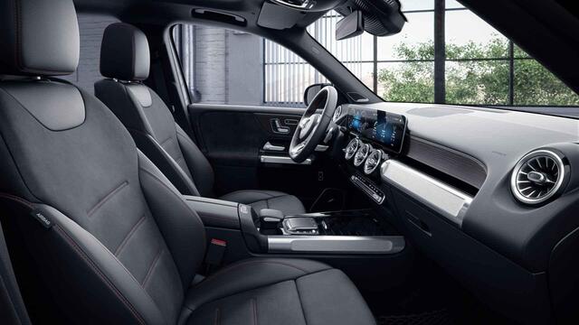 Mercedes-Benz GLB-Klasse 250 4MATIC Premium Plus | AMG | Night | Trekhaak | Panoramadak | Burmester | Memory | Multispaaks lichtmetalen velgen |
