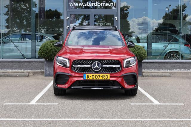 Mercedes-Benz GLB-Klasse 200 Business Solution AMG 163 PK I Panoramadak I Trekhaak I Stoelverwarming I Tempomaat I Camera I Elektrische stoelen I Mulitibeam led I Memory l Elektrisch bedienbare achterklep l Sfeerverlichting I Nightpakket I
