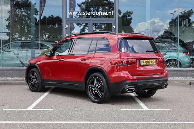 Mercedes-Benz GLB-Klasse 200 Business Solution AMG 163 PK I Panoramadak I Trekhaak I Stoelverwarming I Tempomaat I Camera I Elektrische stoelen I Mulitibeam led I Memory l Elektrisch bedienbare achterklep l Sfeerverlichting I Nightpakket I