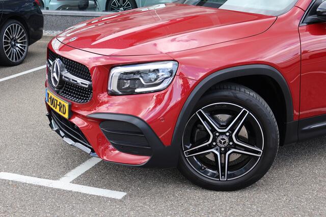 Mercedes-Benz GLB-Klasse 200 Business Solution AMG 163 PK I Panoramadak I Trekhaak I Stoelverwarming I Tempomaat I Camera I Elektrische stoelen I Mulitibeam led I Memory l Elektrisch bedienbare achterklep l Sfeerverlichting I Nightpakket I