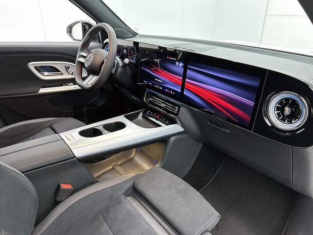 Mercedes-Benz GLB-Klasse 200 Business Solution AMG 7p. 58 kWh | Premium pakket | Trekhaak | Winterpakket | Nightpakket | Vast panoramadak | GUARD 360° | 19" vijfspaaks lichtmetalen AMG-velgen | Warmtewerend, donkergetint glas |