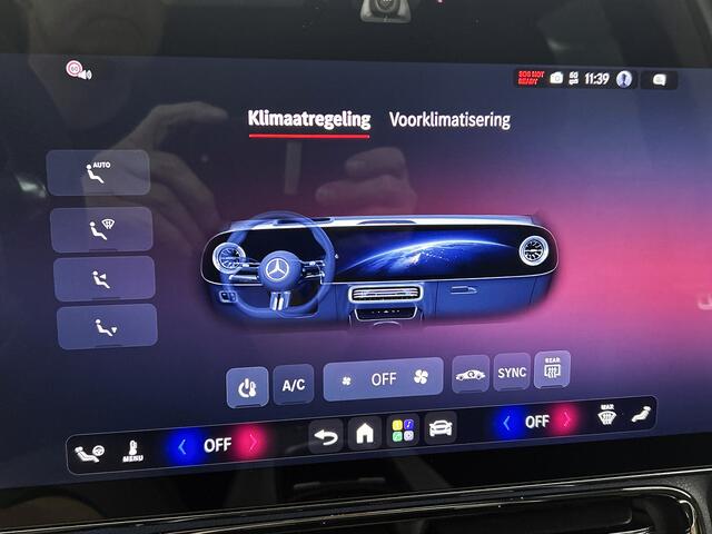 Mercedes-Benz GLB-Klasse 200 Business Solution AMG 7p. 58 kWh | Premium pakket | Trekhaak | Winterpakket | Nightpakket | Vast panoramadak | GUARD 360° | 19" vijfspaaks lichtmetalen AMG-velgen | Warmtewerend, donkergetint glas |