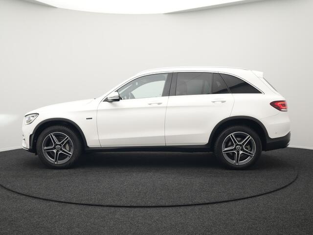 Mercedes-Benz GLC-KLASSE 300e 4MATIC AMG Plug In Hybrid 320pk Dealer O.H PHEV | Alcantara Sportstoelen Verwarmd | Camera | Apple Carplay | 19"L.M | Navi Full Map | DAB |