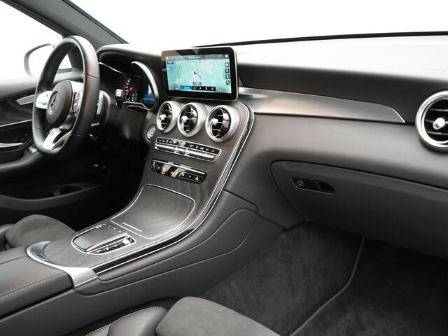 Mercedes-Benz GLC-KLASSE 300e 4MATIC AMG Plug In Hybrid 320pk Dealer O.H PHEV | Alcantara Sportstoelen Verwarmd | Camera | Apple Carplay | 19"L.M | Navi Full Map | DAB |