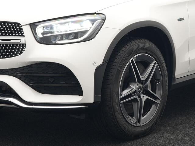 Mercedes-Benz GLC-KLASSE 300e 4MATIC AMG Plug In Hybrid 320pk Dealer O.H PHEV | Alcantara Sportstoelen Verwarmd | Camera | Apple Carplay | 19"L.M | Navi Full Map | DAB |