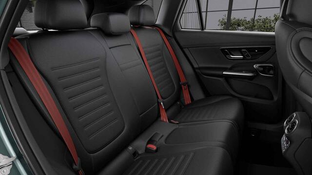 Mercedes-Benz GLC-KLASSE 300e 4MATIC AMG Line | Premium Plus | Panoramadak | Techniek pakket offroad | Rij assistentie pakket | Treeplanken | Trekhaak |