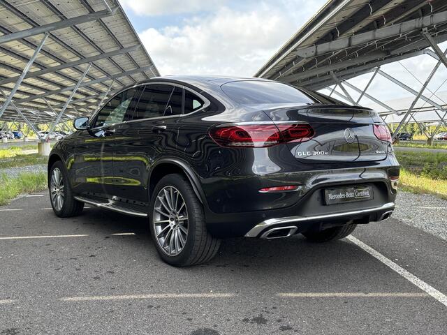 Mercedes-Benz GLC-KLASSE Coupé 300e 4MATIC Premium | AMG | Schuifdak | Memory stoelen | Trekhaak | 360 camera | Sfeerverlichting |