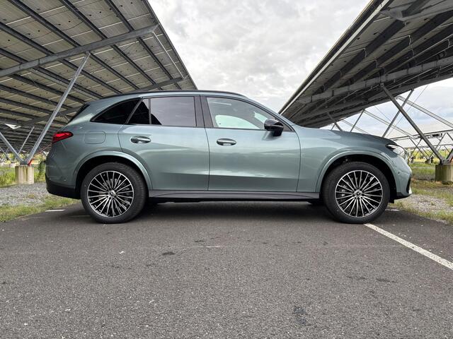 Mercedes-Benz GLC-KLASSE 300e 4MATIC Sport Edition | Night | Panoramadak | Trekhaak | 360 camera | Digital light | Sfeerverlichting |
