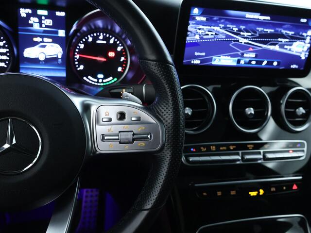 Mercedes-Benz GLC-KLASSE 300 e 4MATIC AMG Nightpakket | Trekhaak | Panoramadak | Parkeerpakket met Camera | Car Play | Sfeerverlichting | Inclusief 24 maanden Mercedes-Benz Certified garantie voor Europa.