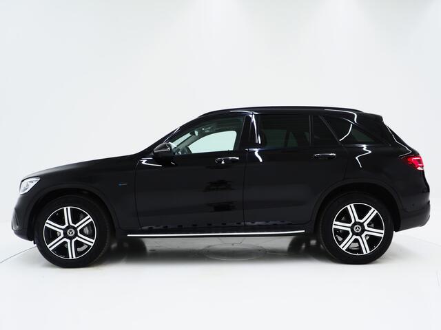 Mercedes-Benz GLC-KLASSE 300e 4MATIC Premium Night Black | Panoramadak | 360 | Keyless | Adaptive Cruise | Treeplanken | Carplay