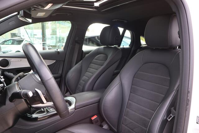 Mercedes-Benz GLC-KLASSE Coupé 200 4MATIC l AMG l Facelift l Schuif - Kanteldak l Camera l MBUX l Stoelverwarming l Parkeer pakket l LED l Elektr. bedienbare achterklep l Airconditioning l Stoelcomfort pakket l UNIEKE KM STAND.