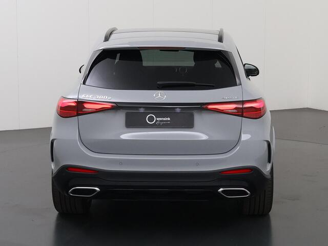 Mercedes-Benz GLC-KLASSE 300e 4MATIC AMG Line | MANUFAKTUR Alpin Grau | Panoramadak | Premium | Burmester | 20 inch | Trekhaak | Rij assistentie | Nieuwprijs 99.309 euro |