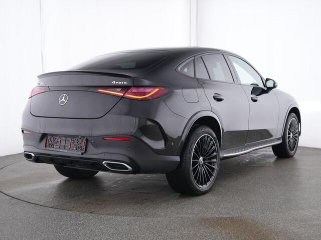 Mercedes-Benz GLC-KLASSE Coupé 300 e 4MATIC AMG Plug-In Hybride AMG Line | Night Pakket | Panorama Schuif-Kanteldak | Burmester® | Trekhaak | 20 Inch AMG Velgen | Distronic. Inclusief 24 maanden MB Certified garantie voor Europa.