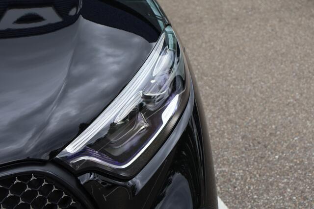 Mercedes-Benz GLC-KLASSE 300e 4MATIC Edition AMG line l Techniek pakket l Luchtvering l Massage I Panoramadak l Meesturende achteras l Memory l Sfeerverlichting l Distronic l Night Pakket l 360 gr Camera l DIGITAL LIGHT l Burmester 3 D l MBUX l Alarm klasse 3 l Smartphone integr