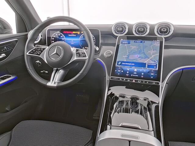 Mercedes-Benz GLC-KLASSE 300 e 4MATIC Plug-In Hybride Trekhaak | Panorama Schuif-Kanteldak | Zwarte Hemel | 360°-Camera | AC en DC Laden | Stuur enStoelverwarming. Inclusief 24 maanden MB Certified garantie voor Europa.