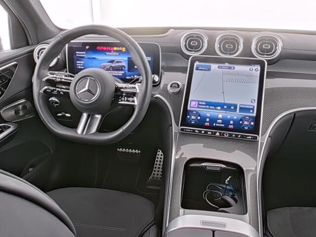 Mercedes-Benz GLC-KLASSE 300 e 4MATIC AMG Plug-In Hybride AMG Line | Night Pakket | Panorama Schuif-Kanteldak | 20 Inch AMG Velgen. Inclusief 24 maanden MB Certified garantie voor Europa.