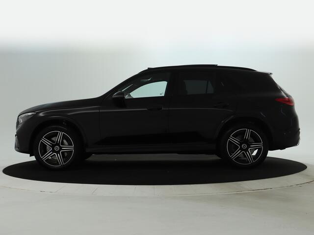 Mercedes-Benz GLC-KLASSE 300 e 4MATIC Plug-In Hybride AMG Nightpakket | Panoramadak | Trekhaak | Alarm | 360° camera | Memory | Stuur en Stoelverwarming | Dode hoek Ass. | Inclusief 24 maanden MB Certified garantie voor Europa.