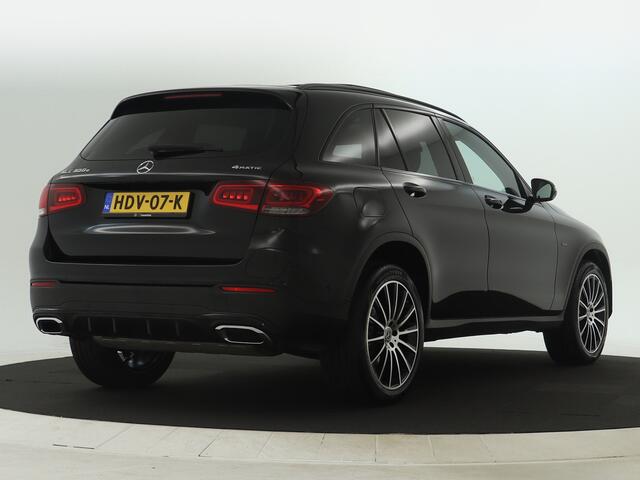 Mercedes-Benz GLC-KLASSE 300 e 4MATIC AMG Plug-In Hybride | Night Pakket | Panorama Schuif-Kanteldak | 20 Inch AMG Velgen | Inclusief 24 maanden MB Certified garantie voor Europa.