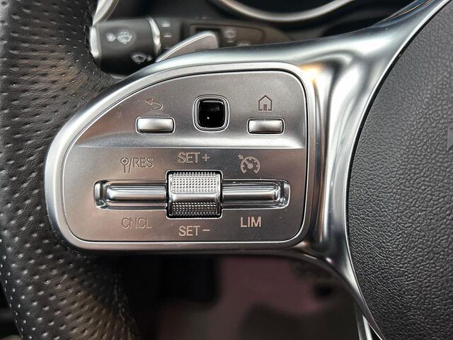 Mercedes-Benz GLC-KLASSE 300e 4MATIC Business Solution AMG Panoramadak Navigatie Camera Parkeersensoren Cruise Control Stoelverwarming Virtual Cockpit LED Ambiente verlichting Leder