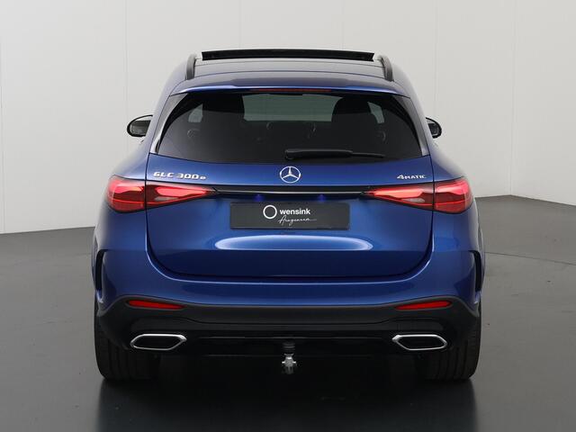 Mercedes-Benz GLC-KLASSE 300e 4MATIC Sport Edition | Panoramaschuifdak | Premium pakket | Nightpakket | 360° camera | Dodehoekassistent | DIGITAL LIGHT | Trekhaak |