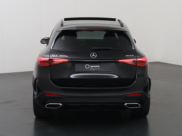 Mercedes-Benz GLC-KLASSE 300e 4MATIC Sport Edition | Panoramaschuifdak | Premium pakket | Nightpakket | 360° camera | Dodehoekassistent | DIGITAL LIGHT | Trekhaak |