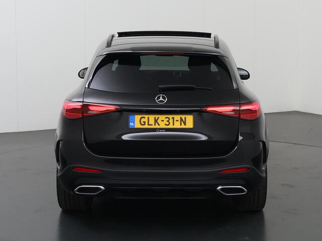 Mercedes-Benz GLC-KLASSE 300e 4MATIC AMG Line | AMG | Night | Panoramadak | Trekhaak | 360 graden camera | Memory | Digital Light | Sfeerverlichting |
