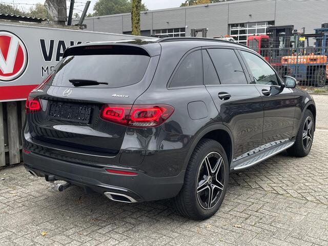 Mercedes-Benz GLC-KLASSE 300e 4MATIC AMG Line 19"/Matrix LED/Memory l+r/Trekhaak/Adaptieve cruise/Dodehoek/Sfeerverlichting/Apple Carplay & Android Auto/Stoelverwarming/Elektrische klep