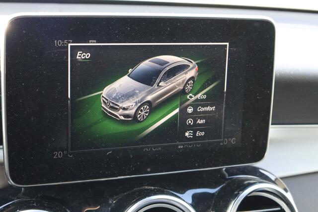 Mercedes-Benz GLC-KLASSE Coupé 250 4MATIC AMG Premium Plus l Schuif- Kanteldak l DISTRONIC l Memoy pakket l 360 gr Camera lStoelverwarming l LEDER l Burmester l LED l Sfeerverlichting l Alarm klasse 3 l Elektrisch bedienbare achterklep l Spiegel pakket l Dodehoek assitent l