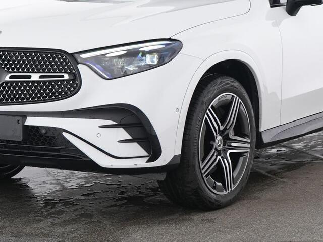 Mercedes-Benz GLC-KLASSE 300 e 4MATIC AMG Plug-In Hybride AMG Line Premium Plus | Almar Klasse 3 | Trekhaak | Night Pakket | Distronic | Panorama Schuif-Kanteldak. Inclusief 24 maanden MB Certified garantie voor Europa.