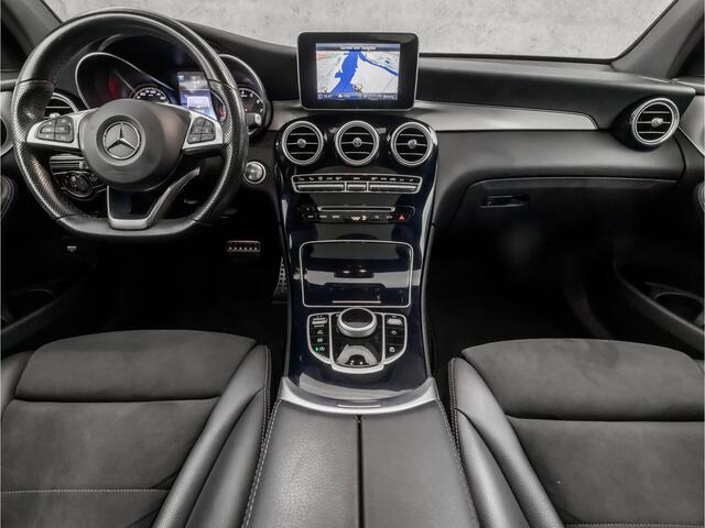 Mercedes-Benz GLC-KLASSE 250 4MATIC AMG Sport 211Pk Automaat (PANORAMADAK, GROOT NAVI, LEDER/ALCANTARA, TREEPLANKEN, STOELVERWARMING, ELEK SPORTSTOELEN, GETINT GLAS, CAMERA, NIEUWE APK, NIEUWSTAAT)