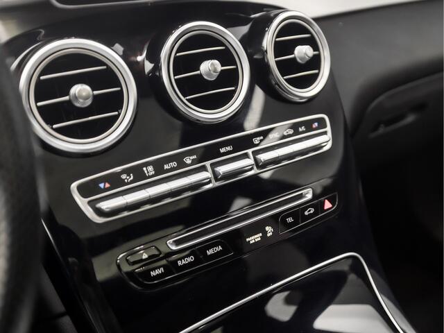 Mercedes-Benz GLC-KLASSE 250 4MATIC AMG Sport 211Pk Automaat (PANORAMADAK, GROOT NAVI, LEDER/ALCANTARA, TREEPLANKEN, STOELVERWARMING, ELEK SPORTSTOELEN, GETINT GLAS, CAMERA, NIEUWE APK, NIEUWSTAAT)