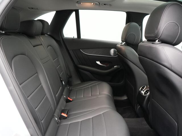 Mercedes-Benz GLC-KLASSE 300e 4MATIC AMG Plug In Hybrid 320pk Dealer O.H PHEV | Panodak | Adaptive Cruise | Burmester Audio | Camera | 20"L.M | Lederen Sportstoelen Verwarmd | Apple Carplay | Blis | Sfeerverlichting | Navigatie | DAB |