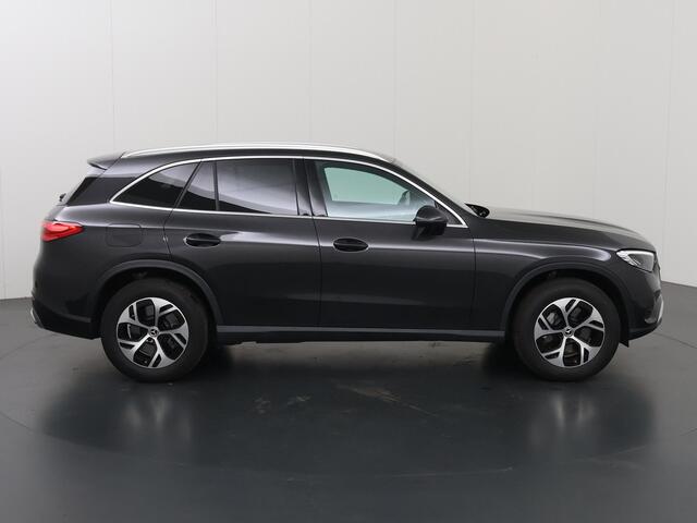 Mercedes-Benz GLC-KLASSE 300e 4MATIC Luxury Line | Trekhaak | Memory | Stoelverwarming | Sfeerverlichting |