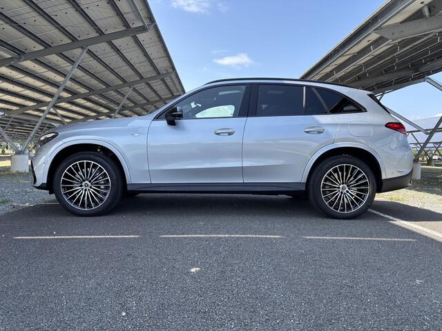 Mercedes-Benz GLC-KLASSE 300e 4MATIC Sport Edition | Night | Panoramadak | Sfeerverlichting | Digital light | 360 camera | Stoelverwarming |