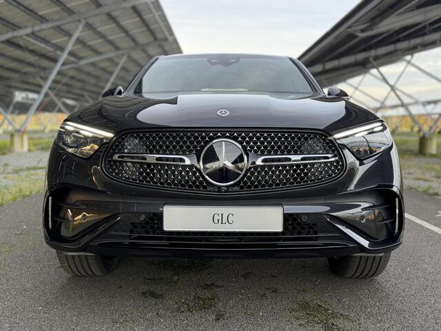 Mercedes-Benz GLC-KLASSE Coupé 300e 4MATIC Sport Edition | Night | Panoramaschuifdak | Trekhaak | Treeplanken | Rijassistentiepakket Plus | Premium pakket |