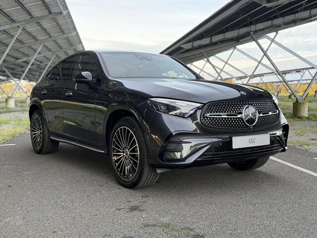 Mercedes-Benz GLC-KLASSE Coupé 300e 4MATIC Sport Edition | Night | Panoramaschuifdak | Trekhaak | Treeplanken | Rijassistentiepakket Plus | Premium pakket |