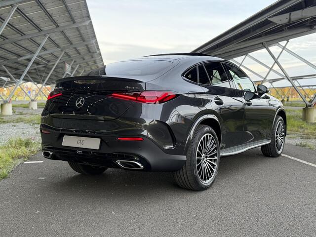 Mercedes-Benz GLC-KLASSE Coupé 300e 4MATIC Sport Edition | Night | Panoramaschuifdak | Trekhaak | Treeplanken | Rijassistentiepakket Plus | Premium pakket |