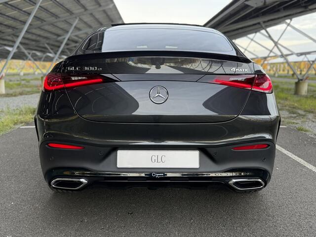 Mercedes-Benz GLC-KLASSE Coupé 300e 4MATIC Sport Edition | Night | Panoramaschuifdak | Trekhaak | Treeplanken | Rijassistentiepakket Plus | Premium pakket |