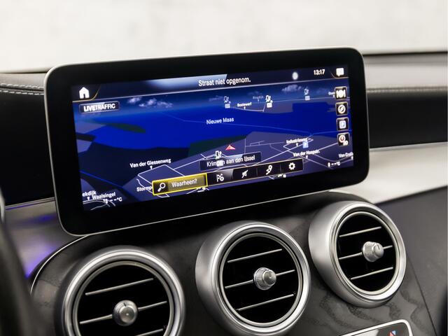 Mercedes-Benz GLC-KLASSE 300e 4MATIC AMG Line 320Pk Automaat (SCHUIFDAK, VIRTUAL COCKPIT, SFEERVERLICHTING, LEDER/ALCANTARA, 360 CAMERA, GROOT NAVI, STOELVERWARMING, NIEUWSTAAT)