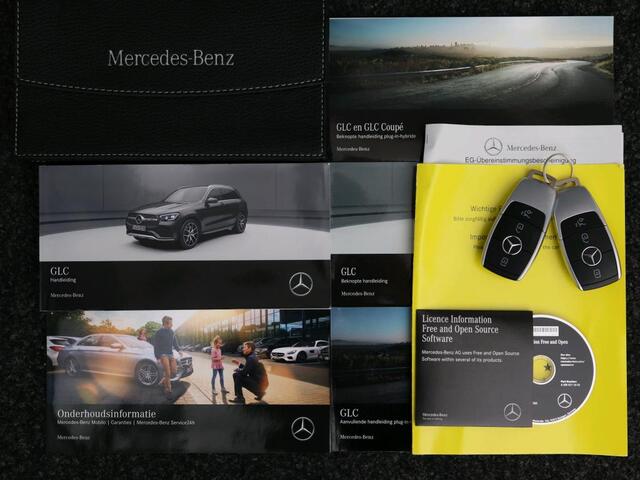Mercedes-Benz GLC-KLASSE 300 e 4MATIC AMG Premium Plus Plug-In Hybride AMG Line | Panorama Schuif-Kanteldak | 20 Inch AMG Velgen | 360°-camera | Burmester® | Alarm. Inclusief 24 maanden MB Certified garantie voor Europa.
