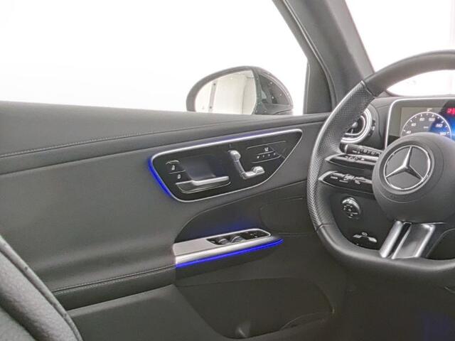 Mercedes-Benz GLC-KLASSE 300 e 4MATIC AMG Plug-In Hybride AMG Line | Trekhaak | Digital Licht | 20 Inch AMG Velgen | Stuur en Stoelverwarming.