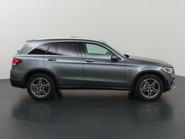 Mercedes-Benz GLC-KLASSE 300e 4MATIC Premium | AMG | Trekhaak | Widescreen | Stoelverwarming | Panoramadak |
