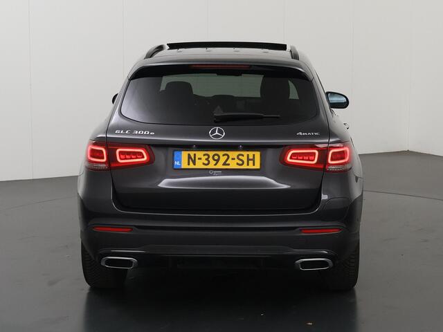 Mercedes-Benz GLC-KLASSE 300e 4MATIC Business Solution AMG | Panoramadak | Trekhaak | 360 camera | Night pakket |