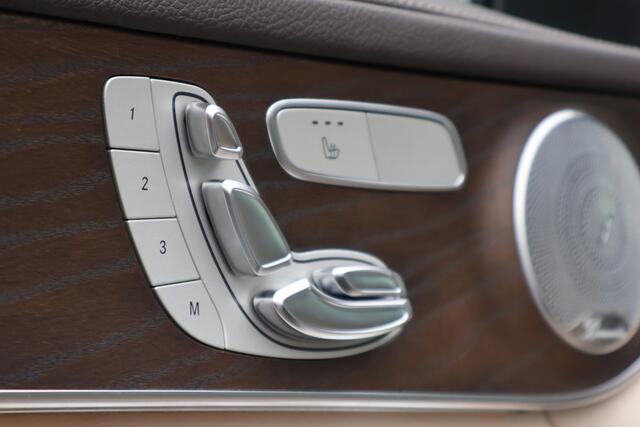 Mercedes-Benz GLC-KLASSE 250 4MATIC Premium Plus l Beige leder interieur l 360 gr Camera l DISTRONIC I Burmester l stoelverwarming l Memory l LEDl Trekhaak wegklapbaar l Elekt. bedienbare achterklep l Airco l l