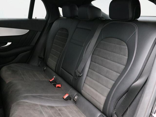 Mercedes-Benz GLC-KLASSE Coupé 300 e 4MATIC AMG Nightpakket | Schuifdak | Alarm | Burmester® | Keyless Go | 360 gr Camera | Sfeerverlichting | Inclusief 24 maanden Mercedes-Benz Certified garantie voor Europa.