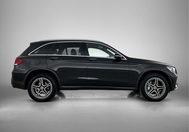 Mercedes-Benz GLC-KLASSE 300 e 4MATIC Business Solution AMG Trekhaak | AMG Line | Ledkoplampen | Easy-Pack Achterklep | Achteruitrijcamera | Keyless-Go. Inclusief 24 maanden Mercedes-Benz Certified garantie voor Europa.