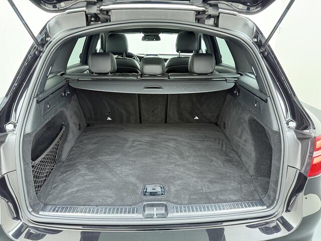 Mercedes-Benz GLC-KLASSE 250 4Matic // Trekhaak // Burmester // Panoramadak // Memory Stoelen // 360 Camera // 20" // Leder // Nightpakket